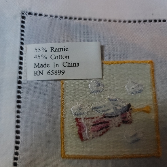 Holiday linen embroidered napkins 6 - Picture 2 of 10